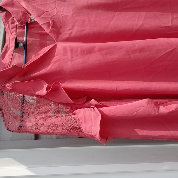 Torrid Wokens Size 1 Pink Ruffled Flutter Sleeve Blouse EUC - Picture 6 of 11